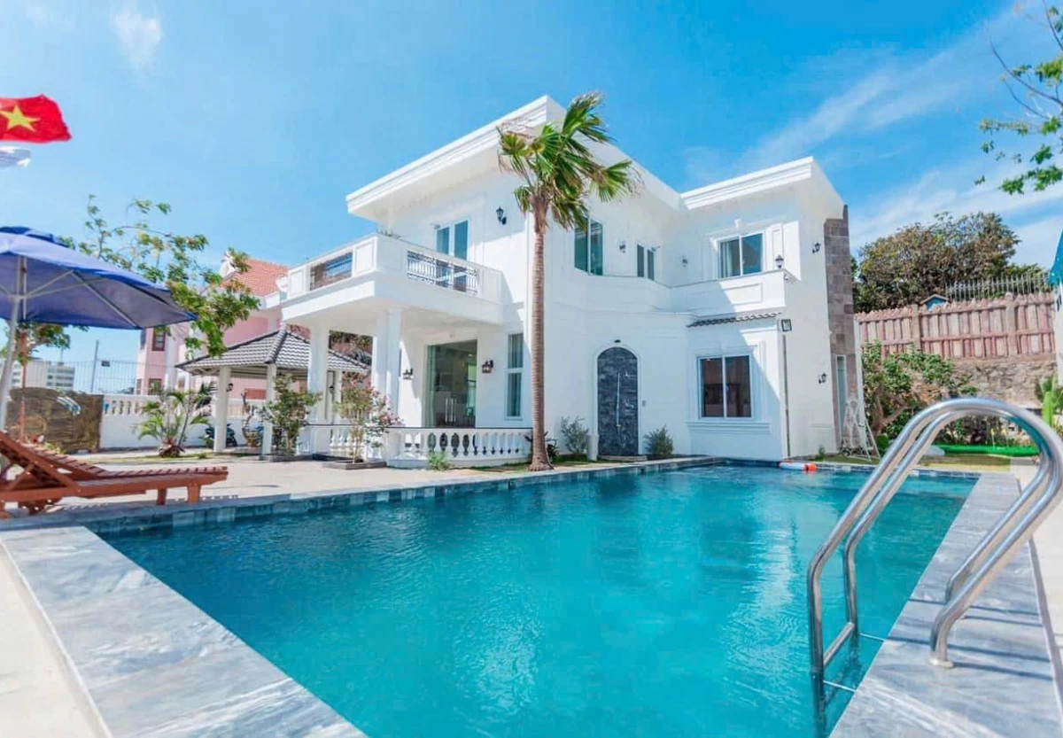Villa Vũng Tàu cách bãi sau 300m gồm 7 phòng ngủ có hồ bơi, bàn bida, karaoke và sân nướng BBQ – VT20