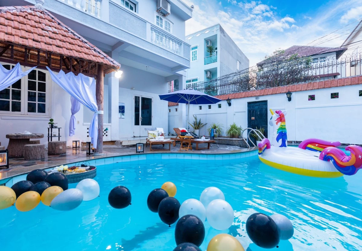 Villa Vũng Tàu ngay bãi sau gồm 4 phòng ngủ có hồ bơi, bàn bida và sân nướng BBQ – VT02