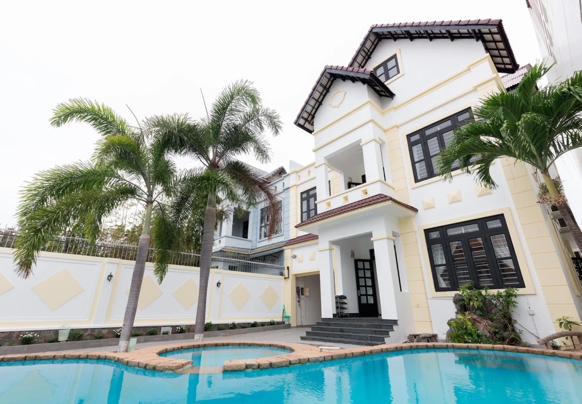 Villa Vũng Tàu cách bãi sau 300m gồm 5 phòng ngủ có hồ bơi, bàn bida và sân nướng BBQ – VT09