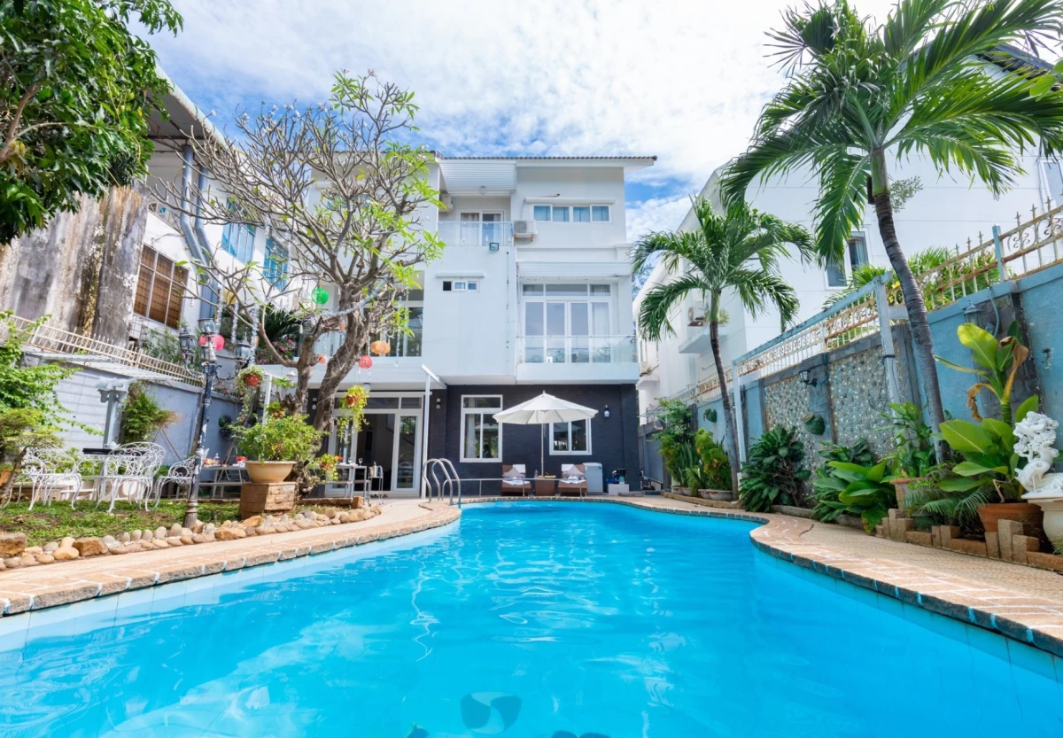 Villa Vũng Tàu cách bãi sau 200m gồm 6 phòng ngủ có hồ bơi, bàn bida và sân nướng BBQ – VT15