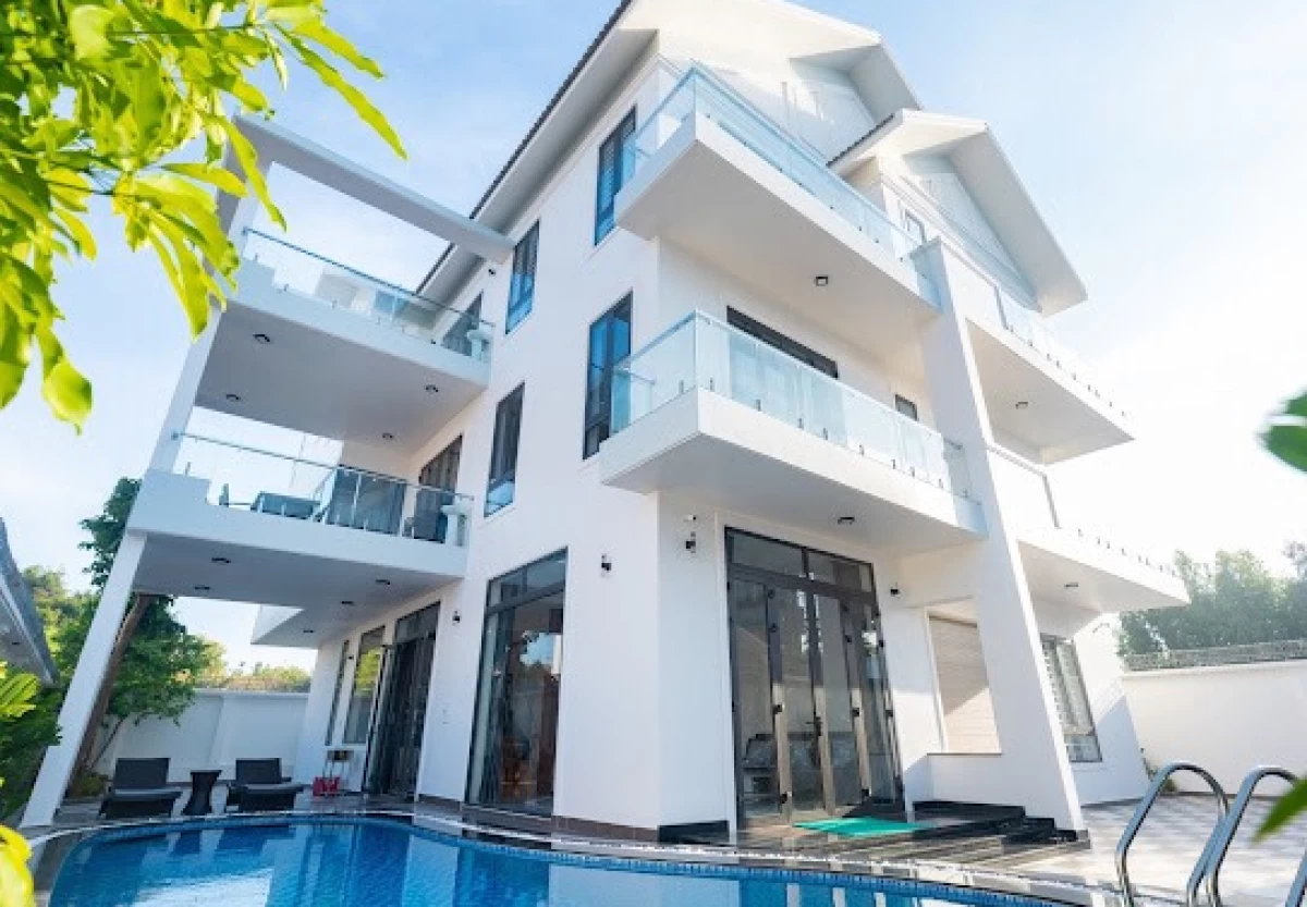Villa Vũng Tàu khu Long Cung cách biển 350m gồm 8 phòng ngủ có hồ bơi,bàn bida, karaoke và sân nướng BBQ – VT29