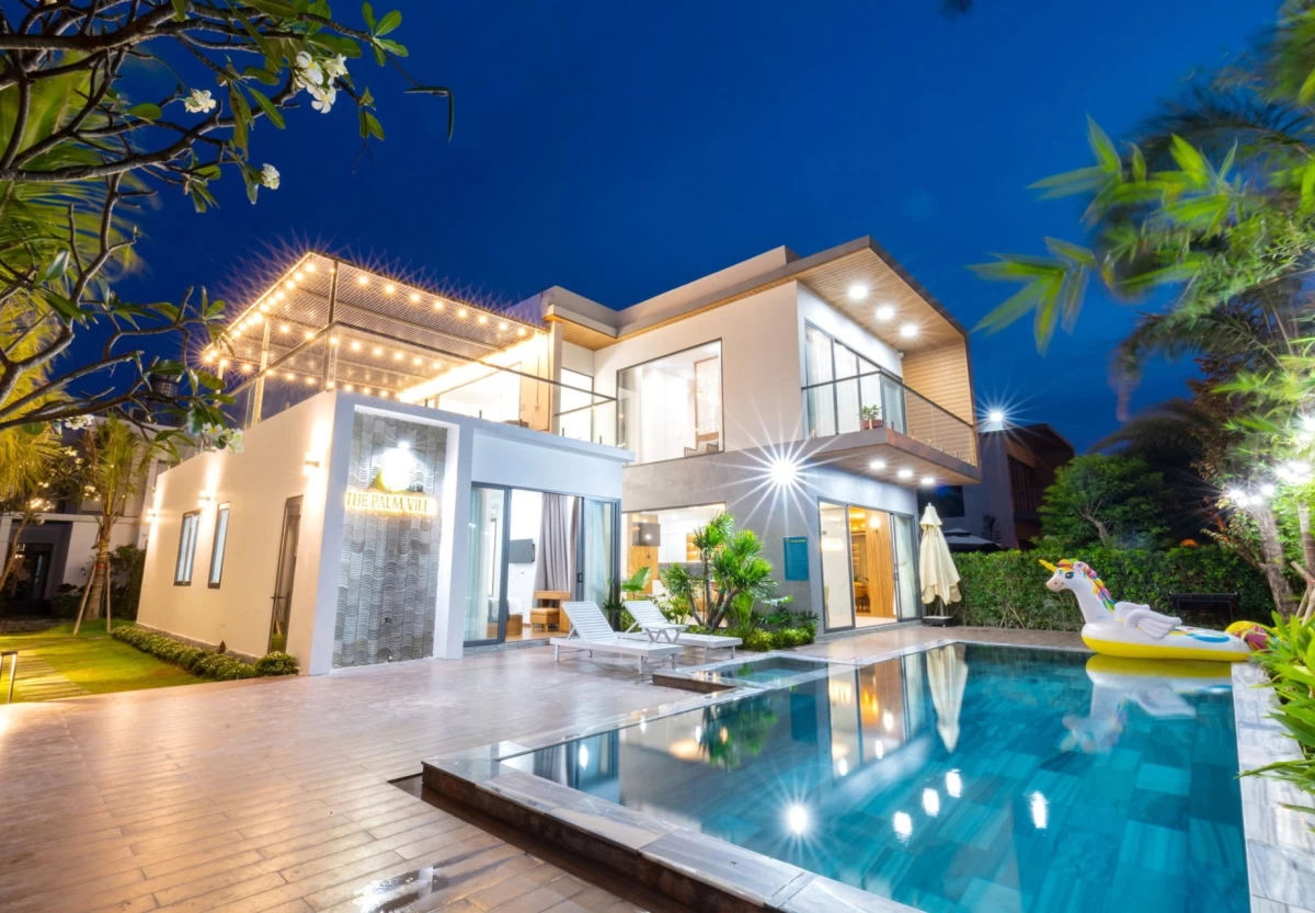 Villa Vũng Tàu cách bãi tắm 50m gồm 5 phòng ngủ có hồ bơi, bàn bida và sân nướng BBQ – VT38