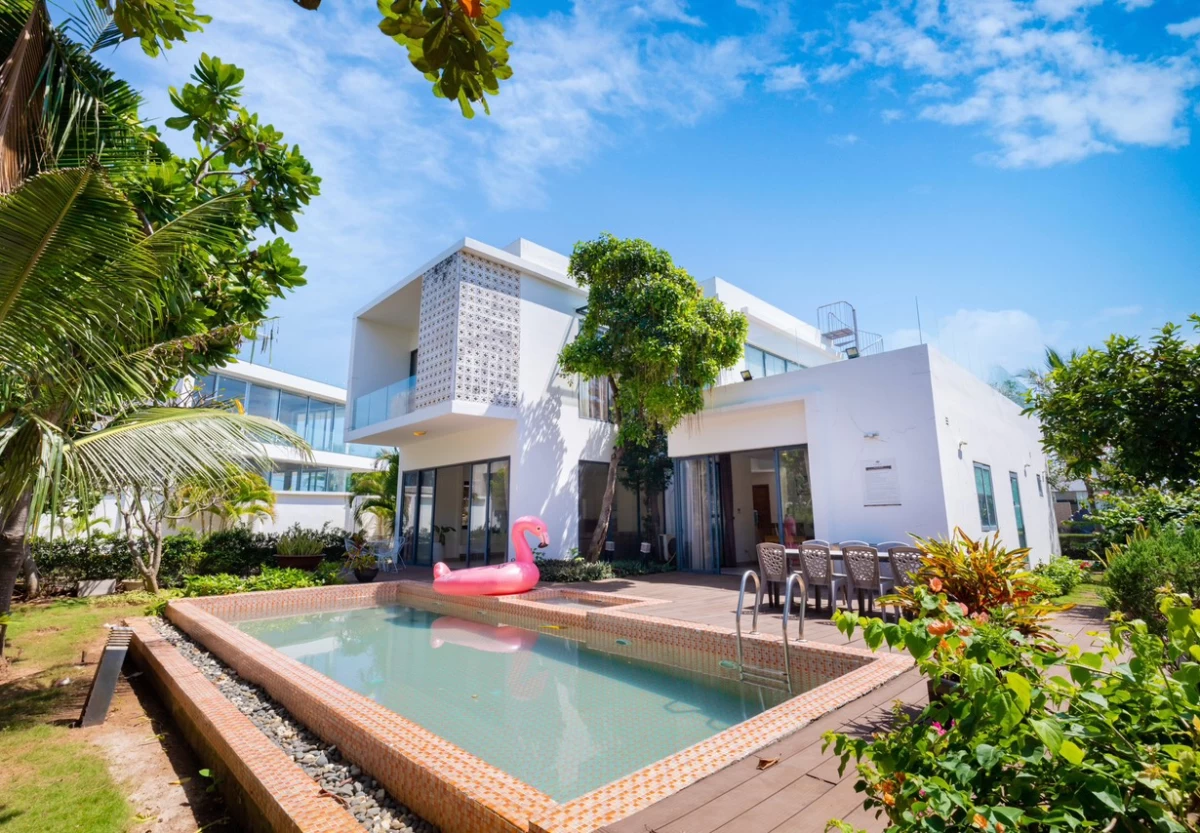 Villa Vũng Tàu cách bãi tắm 50m gồm 4 phòng ngủ có hồ bơi và sân nướng BBQ – VTRL06