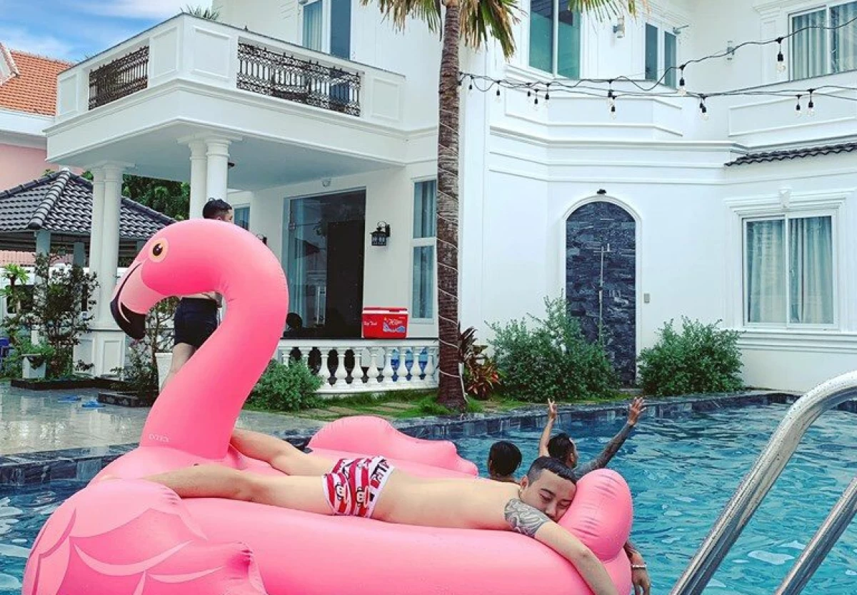 Villa Vũng Tàu cách bãi sau 300m gồm 7 phòng ngủ có hồ bơi, bàn bida, karaoke và sân nướng BBQ – VT20