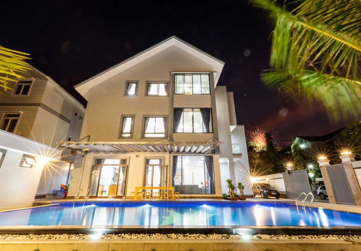 Villa Vũng Tàu khu Long Cung gồm 8 phòng ngủ có hồ bơi, bàn bida và sân nướng BBQ – VTRL16