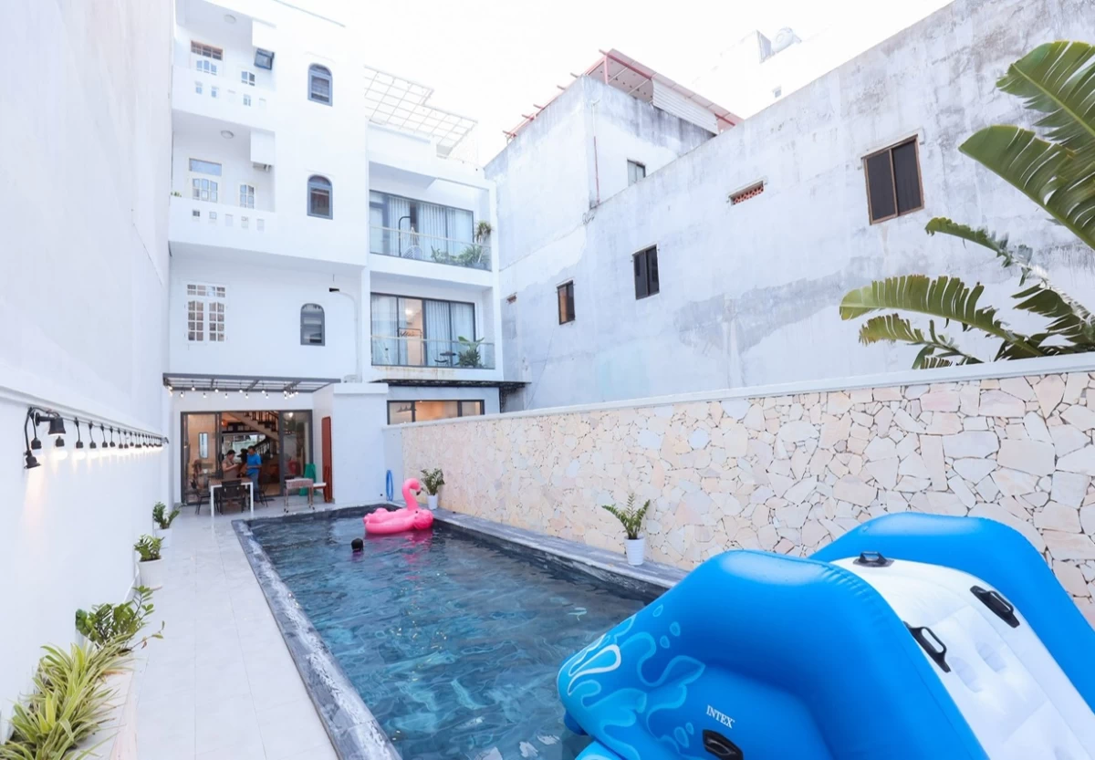 Villa hồ bơi cách bãi sau Vũng Tàu 100m có bàn bida, bi lắc, karaoke và sân nướng BBQ – VT14NH