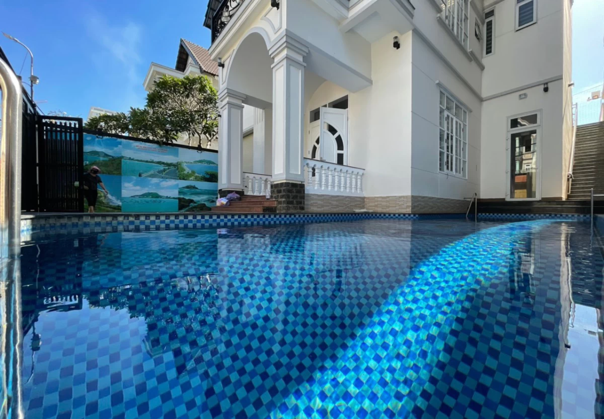 Căn villa Vũng Tàu cách bãi sau chỉ 100m có hồ bơi và sân nướng BBQ ngoài trời – VT04KN