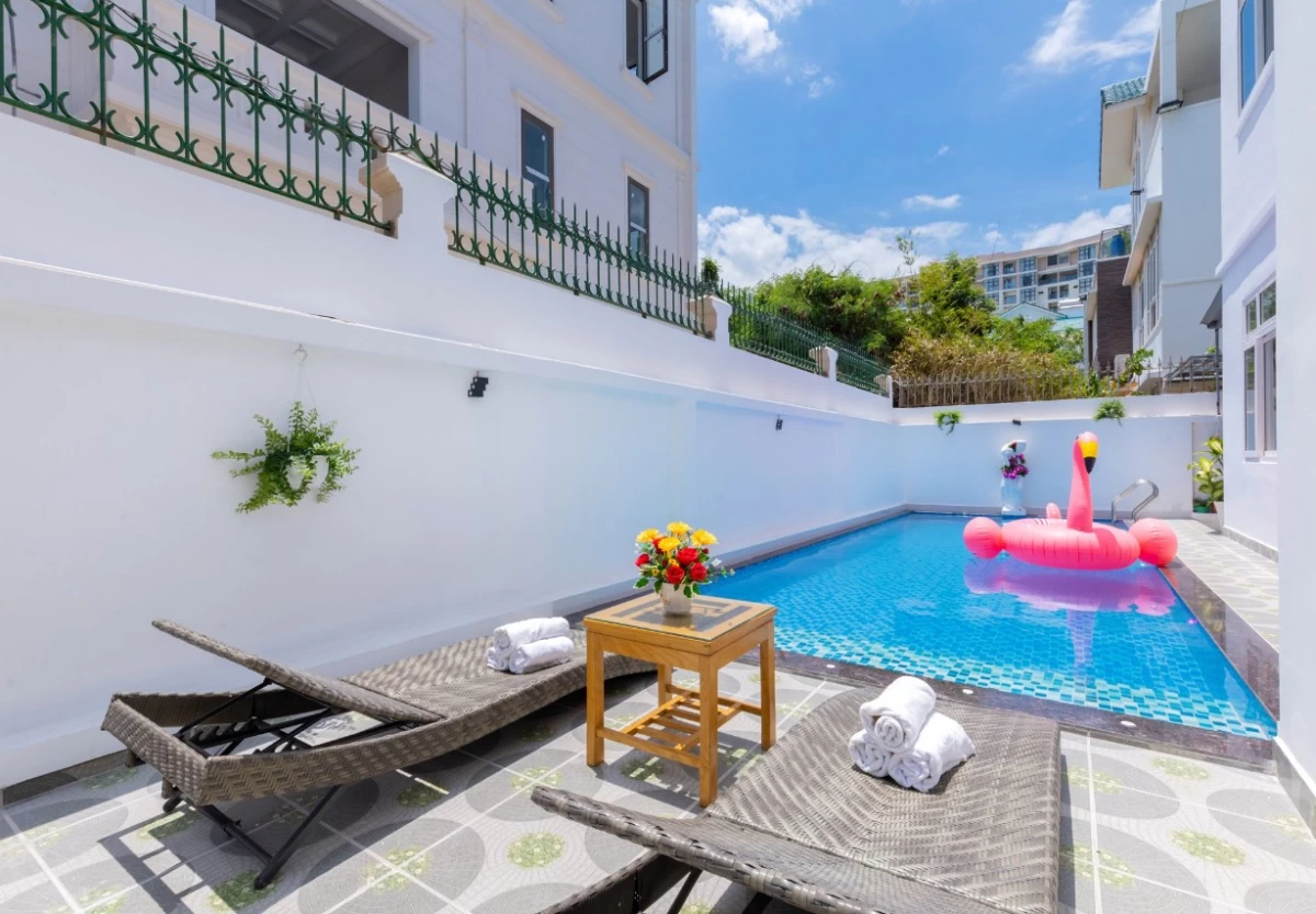 Villa hồ bơi Vũng Tàu 8 phòng ngủ cách biển 300m có bàn bida, karaoke và sân nướng BBQ – VTB2.30