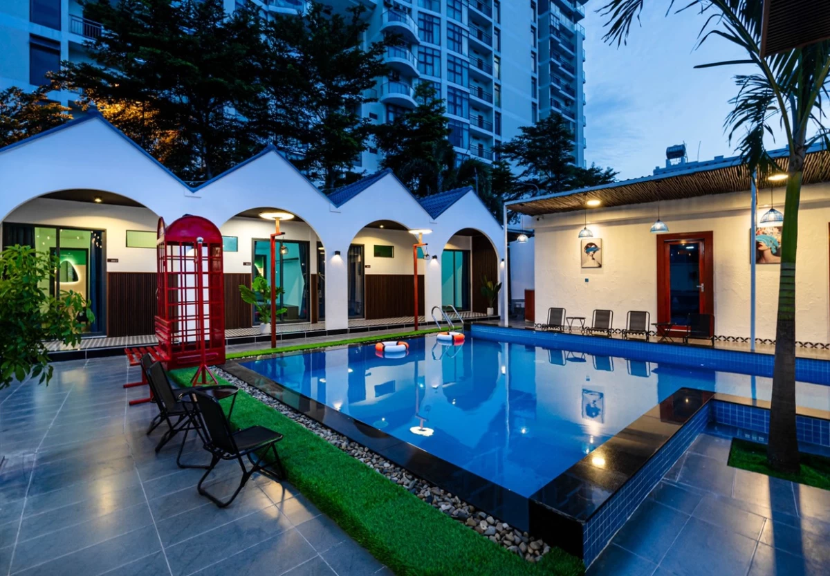 Homestay Vũng Tàu có hồ bơi khổng lồ cách biển 150m có bàn bida, karaoke và sân nướng BBQ ngoài trời – VTB1.1