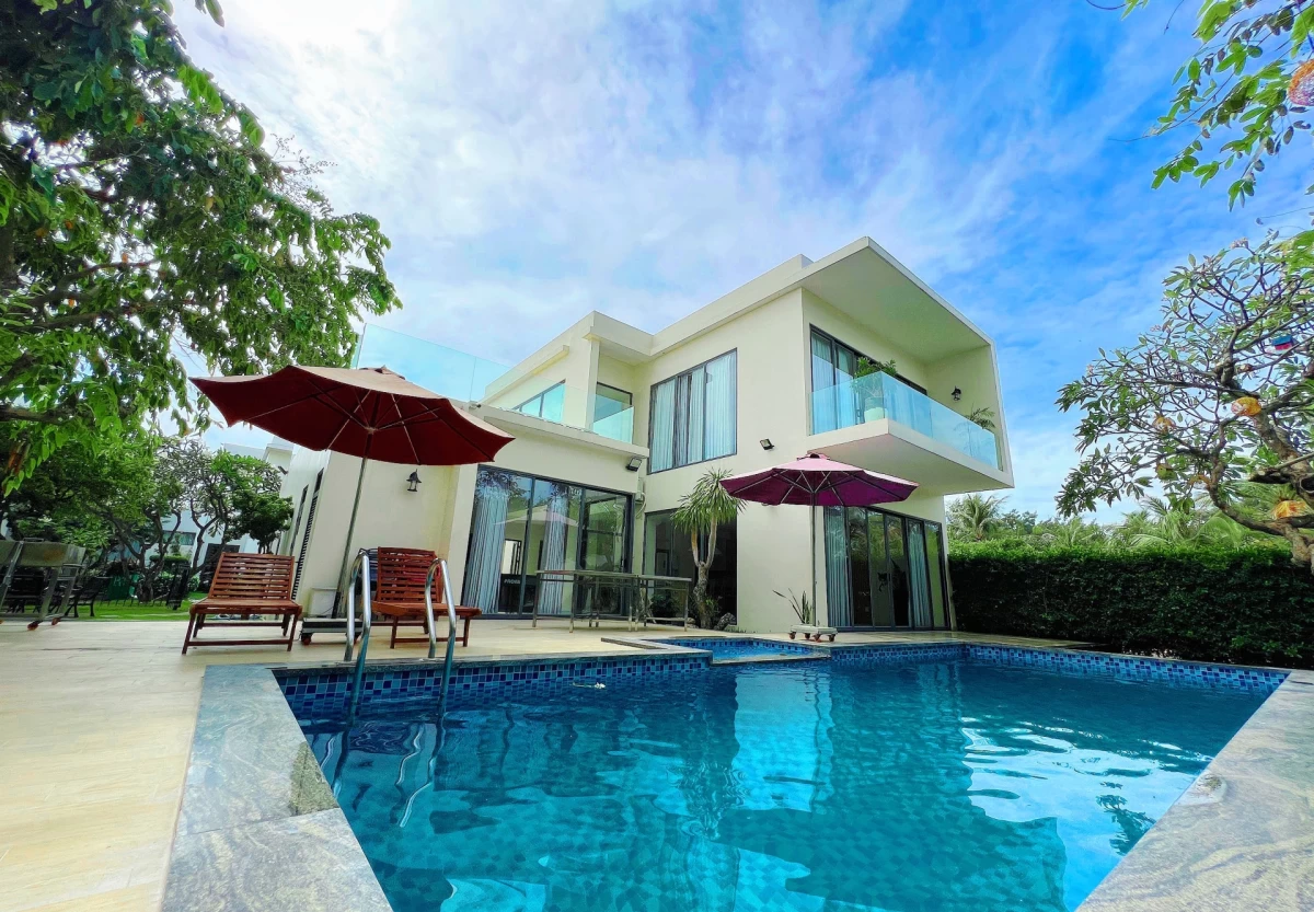 Villa Vũng Tàu cách bãi tắm 50m gồm 4 phòng ngủ có hồ bơi và sân nướng BBQ – VT36