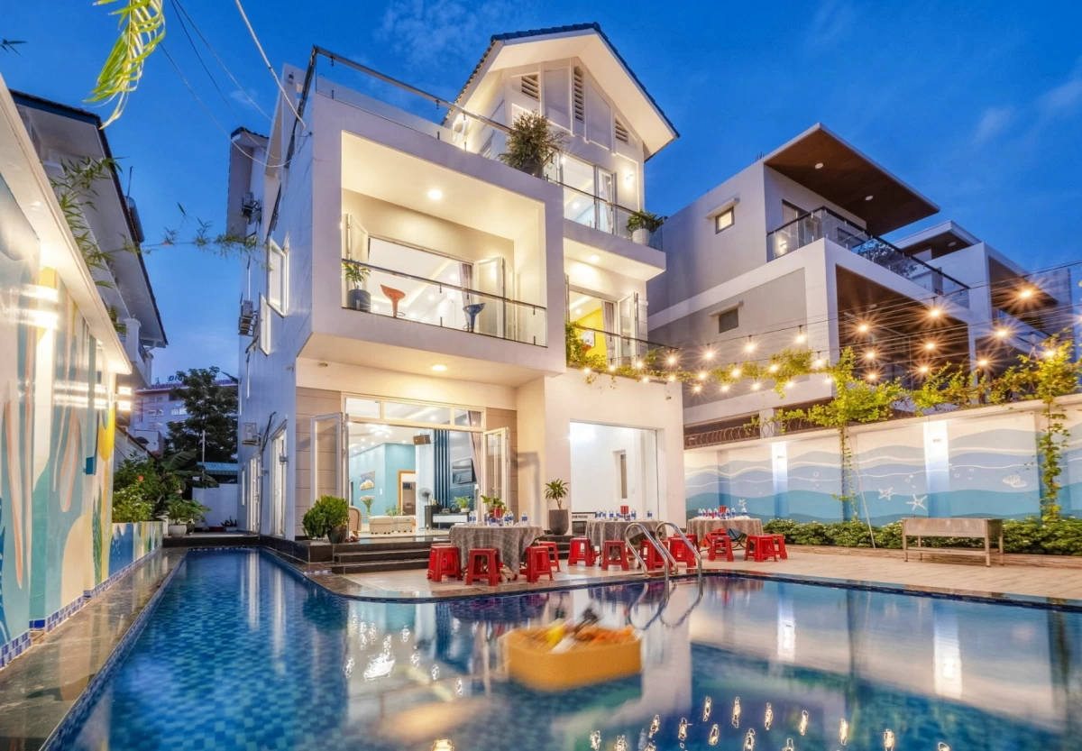 Villa hồ bơi Vũng Tàu cách biển 200m có karaoke, bàn bida, bi lắc và sân nướng BBQ ngoài trời – VT12ATS