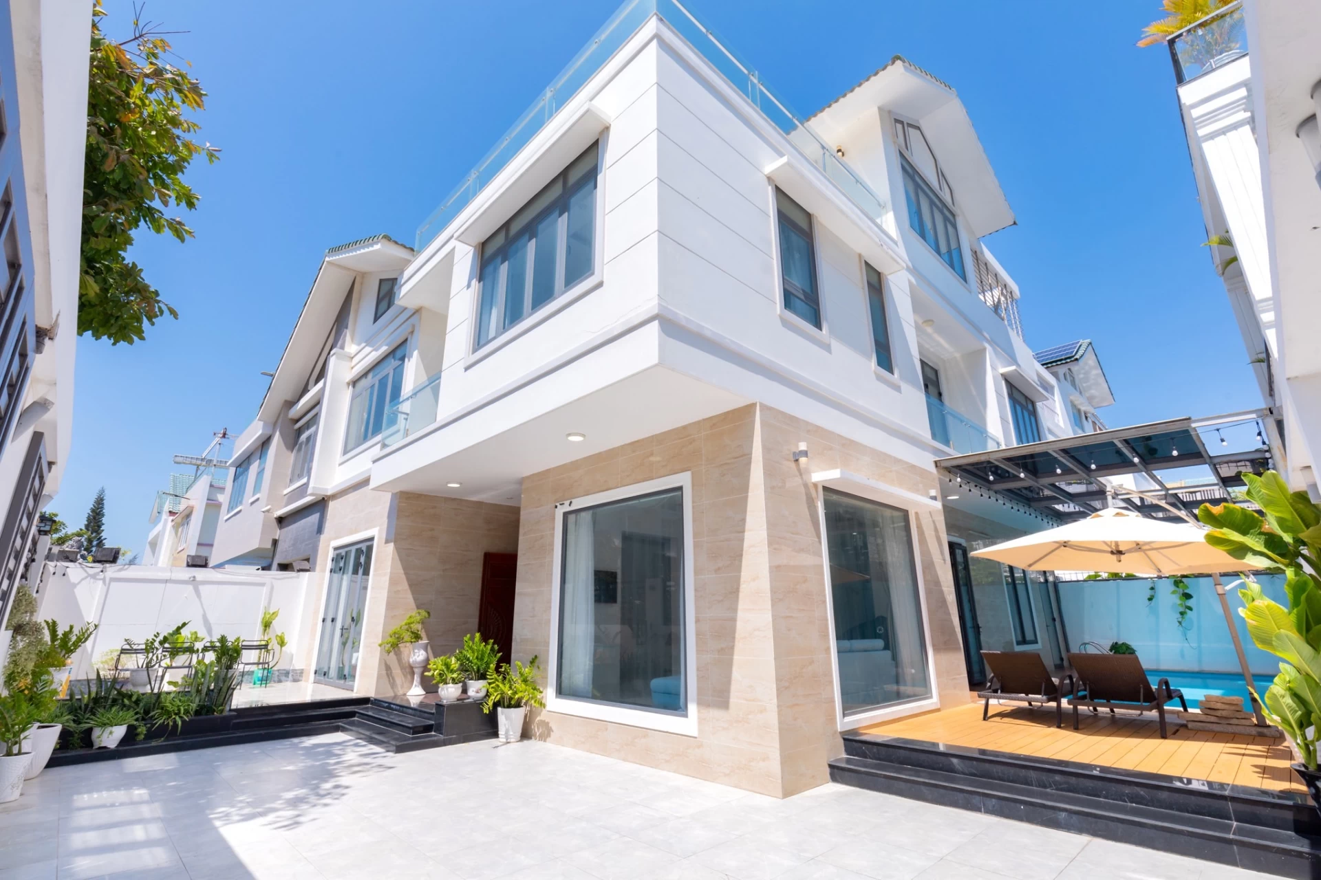 Villa Vũng Tàu Long Cung 8 phòng ngủ cách biển chỉ 150m - VTB2.11