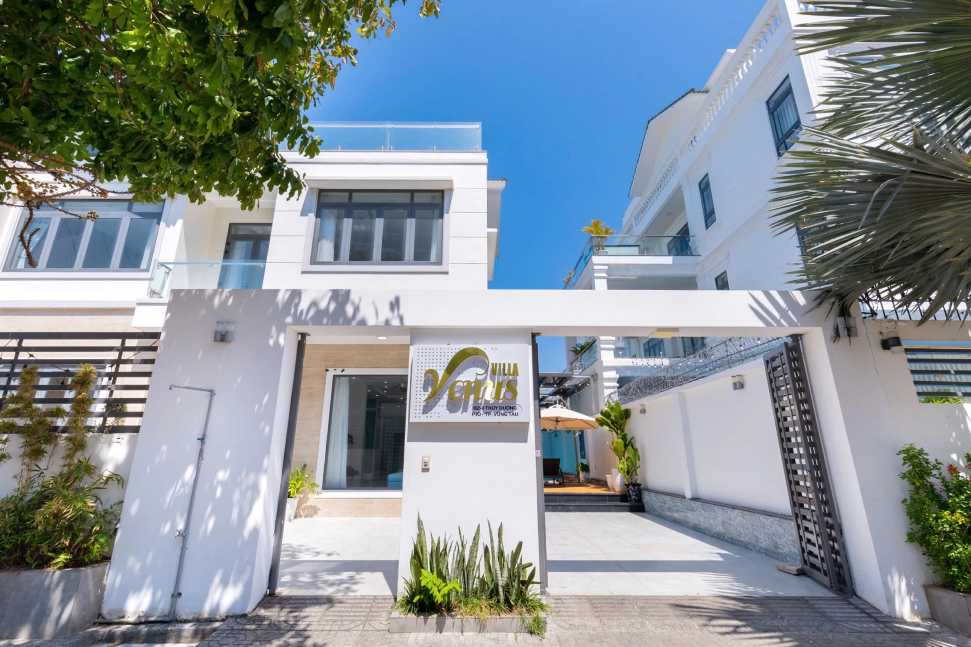 Villa Vũng Tàu Long Cung 8 phòng ngủ cách biển chỉ 150m - VTB2.11