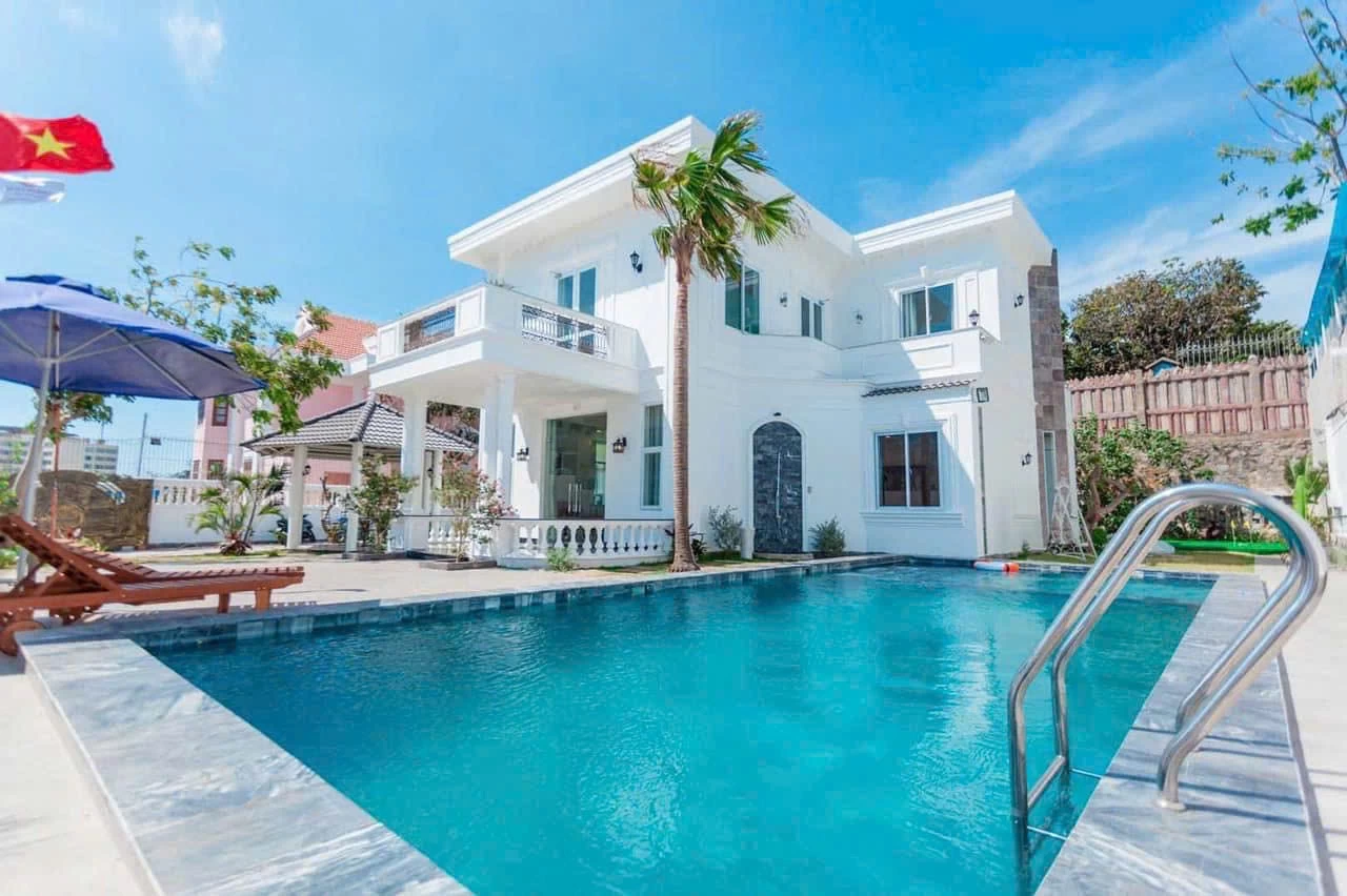 Villa Vũng Tàu cách bãi sau 300m gồm 7 phòng ngủ có hồ bơi, bàn bida, karaoke và sân nướng BBQ – VT20
