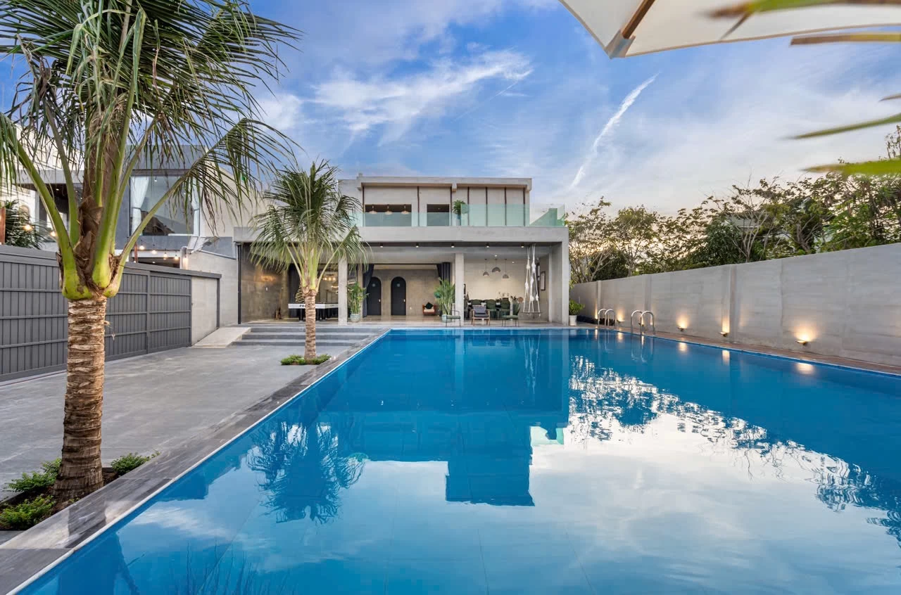 Villa hồ bơi 16 Hà Huy Tập cách biển chỉ 100m - VT16HHT