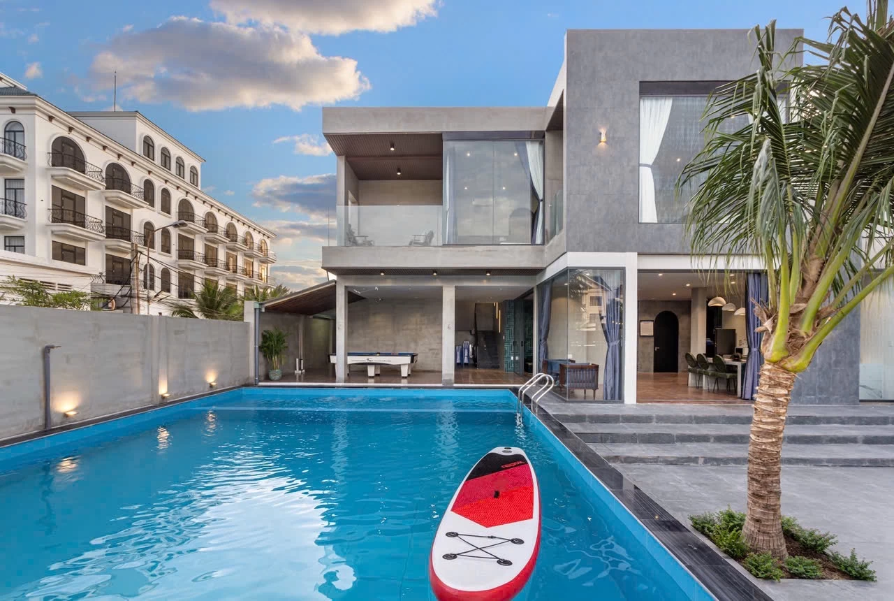 Villa hồ bơi 18 Hà Huy Tập cách biển chỉ 100m - VT18HHT