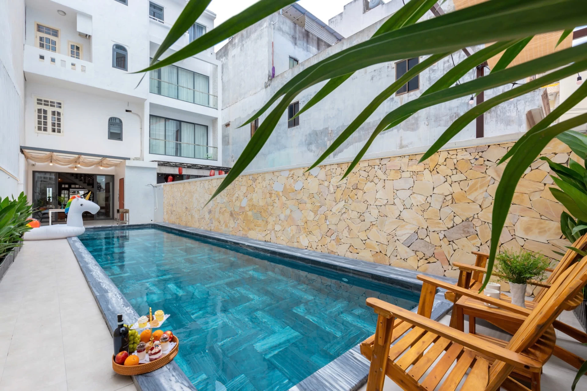 Villa hồ bơi cách bãi sau Vũng Tàu 100m có bàn bida, bi lắc, karaoke và sân nướng BBQ – VT14NH
