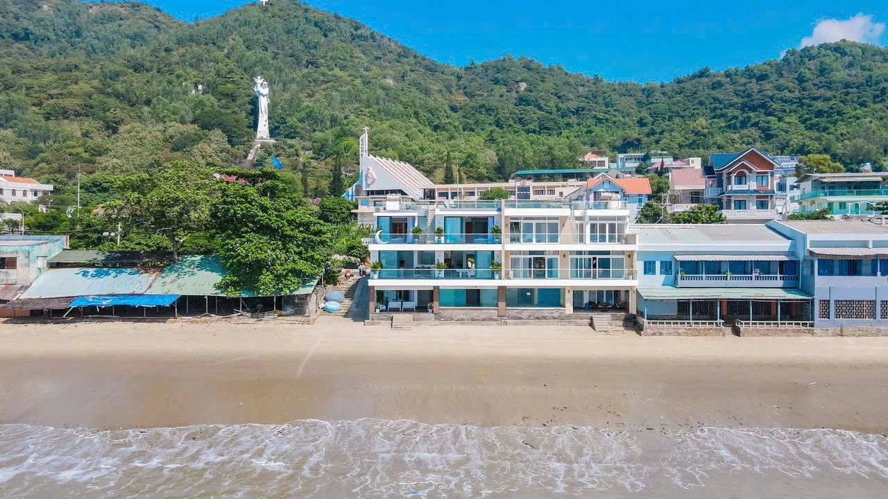 Villa Vũng Tàu sát bãi biển gồm 7 phòng ngủ có hồ bơi và sân nướng BBQ – VT23