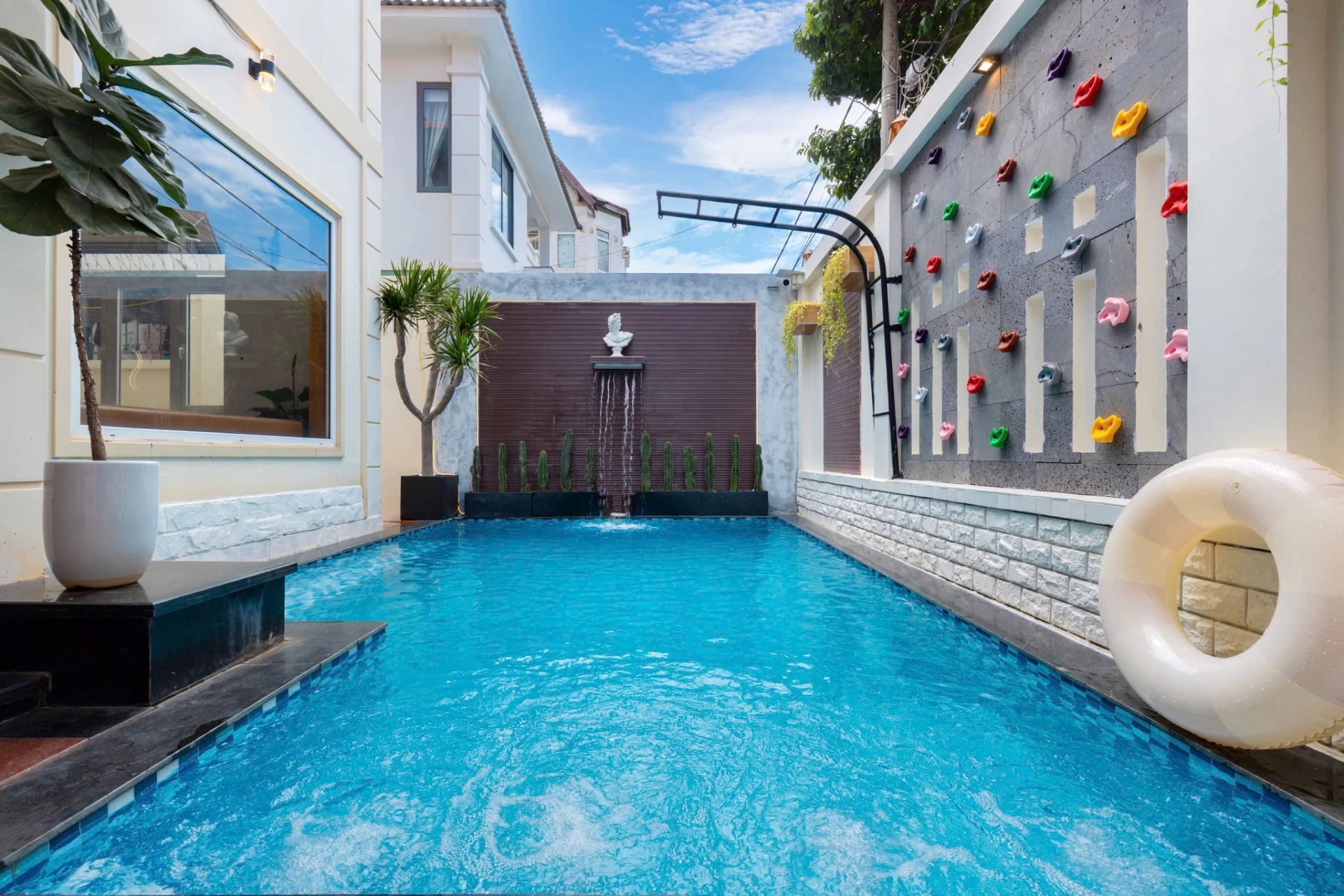 Villa Vũng Tàu cách bãi Thùy Vân 350m có hồ bơi, bàn bida, karaoke và sân nướng BBQ – VTD4HTT