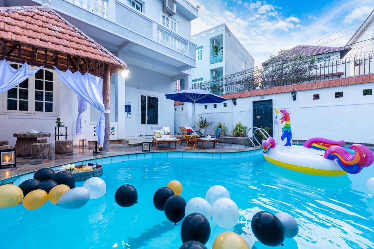 Villa Vũng Tàu ngay bãi sau gồm 4 phòng ngủ có hồ bơi, bàn bida và sân nướng BBQ – VT02