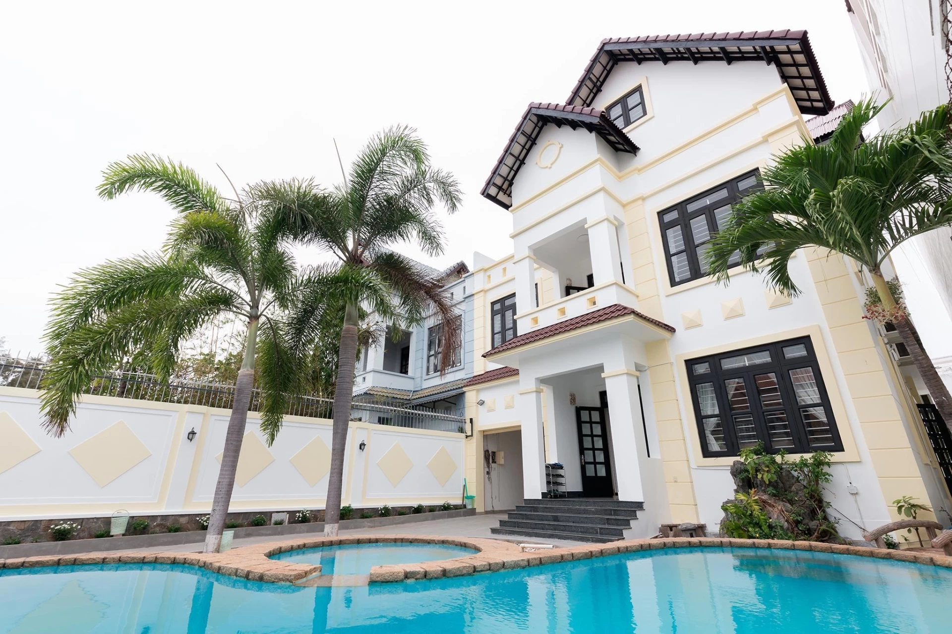 Villa Vũng Tàu cách bãi sau 300m gồm 5 phòng ngủ có hồ bơi, bàn bida và sân nướng BBQ – VT09
