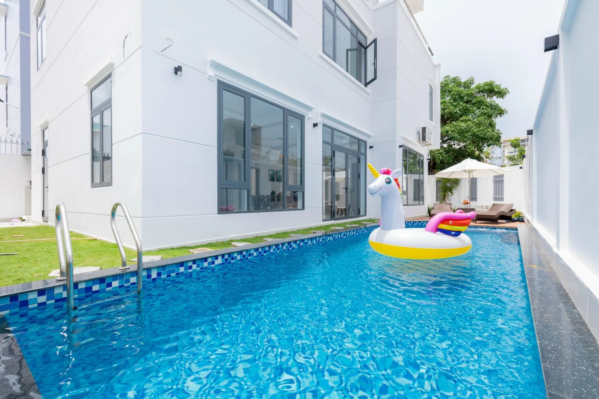 Villa Vũng Tàu khu Long Cung gồm 6 phòng ngủ có hồ bơi, bàn bida và sân nướng BBQ – VT10