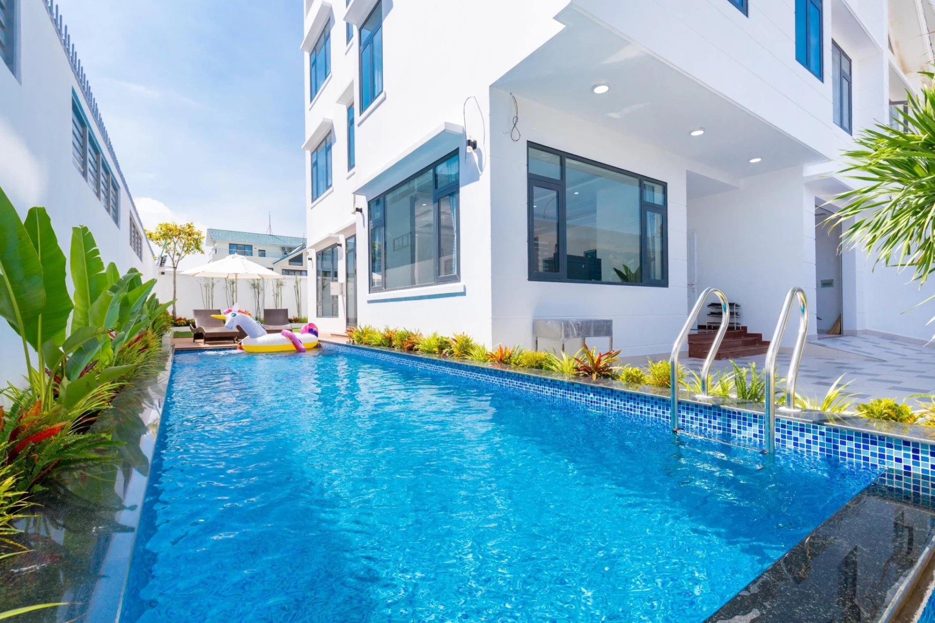 Villa Vũng Tàu khu Long Cung gồm 8 phòng ngủ có hồ bơi, bàn bida và sân nướng BBQ – VT11