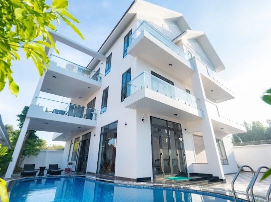 Villa Vũng Tàu khu Long Cung cách biển 350m gồm 8 phòng ngủ có hồ bơi,bàn bida, karaoke và sân nướng BBQ – VT29