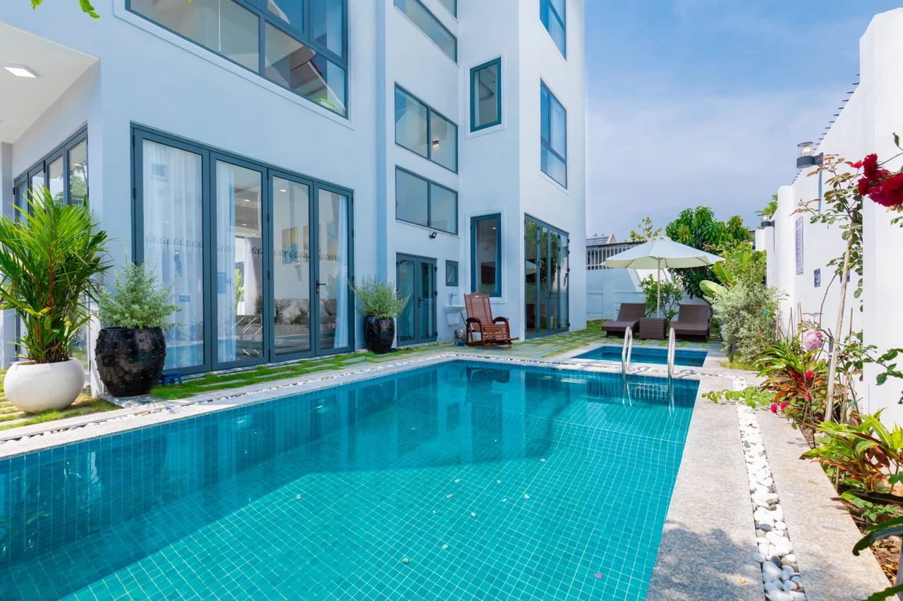 Villa Vũng Tàu khu Long Cung cách biển 300m gồm 8 phòng ngủ có hồ bơi, bàn bida,karaoke và sân nướng BBQ – VT31