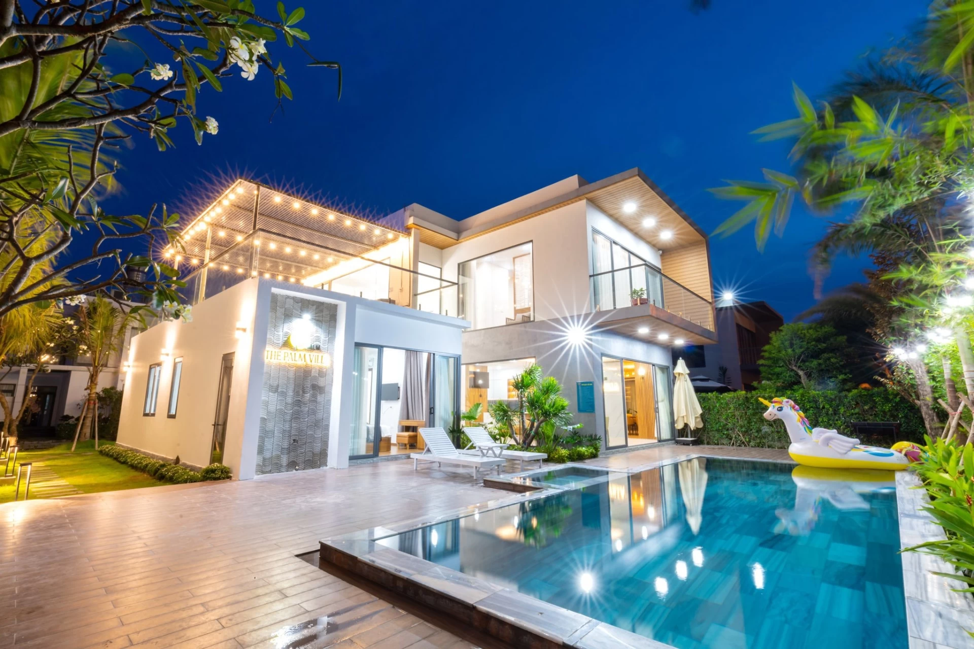 Villa Vũng Tàu cách bãi tắm 50m gồm 5 phòng ngủ có hồ bơi, bàn bida và sân nướng BBQ – VT38