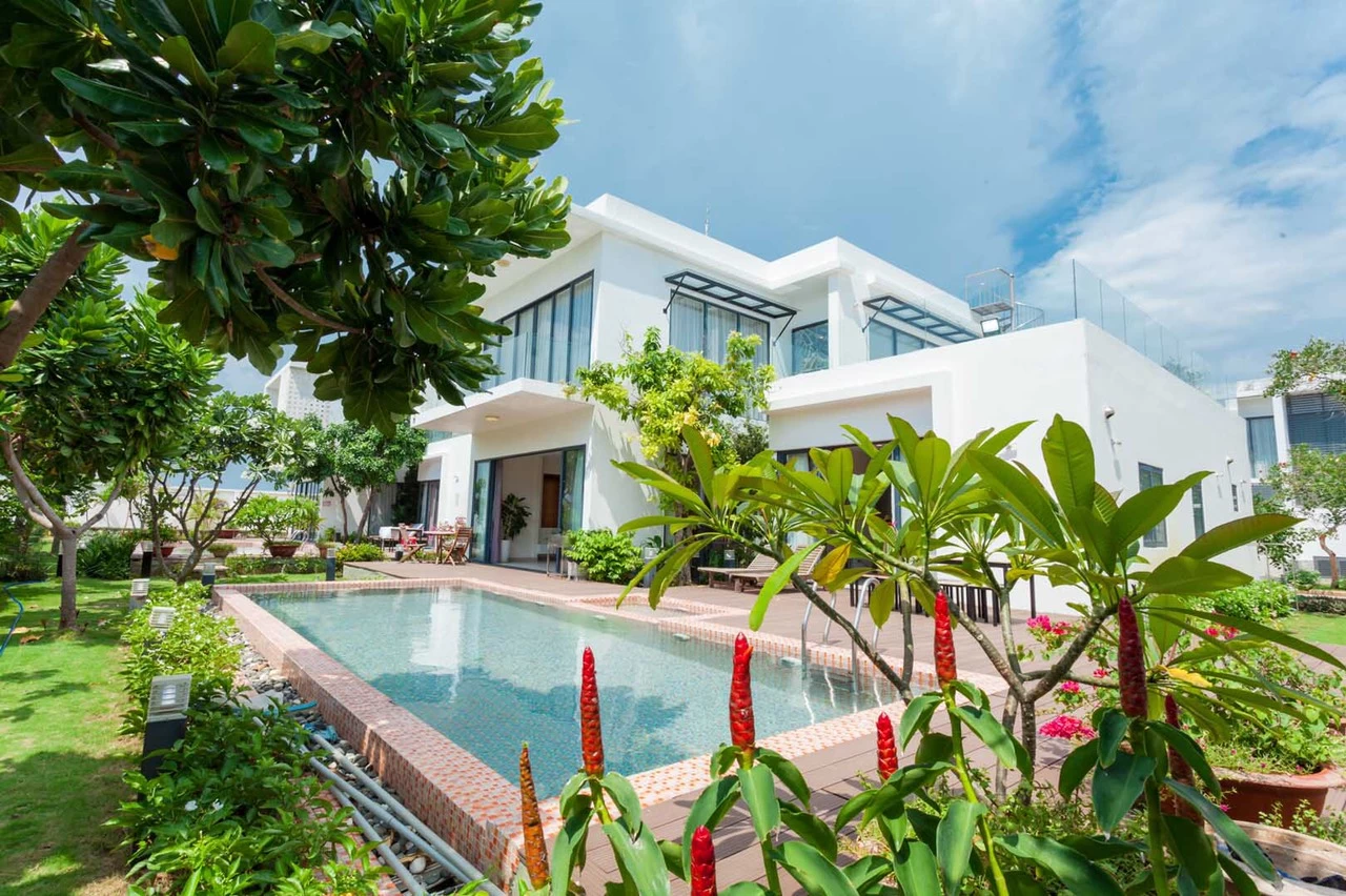 Villa Vũng Tàu cách bãi tắm 50m gồm 4 phòng ngủ có hồ bơi và sân nướng BBQ – VTRL07
