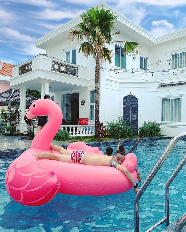 Villa Vũng Tàu cách bãi sau 300m gồm 7 phòng ngủ có hồ bơi, bàn bida, karaoke và sân nướng BBQ – VT20