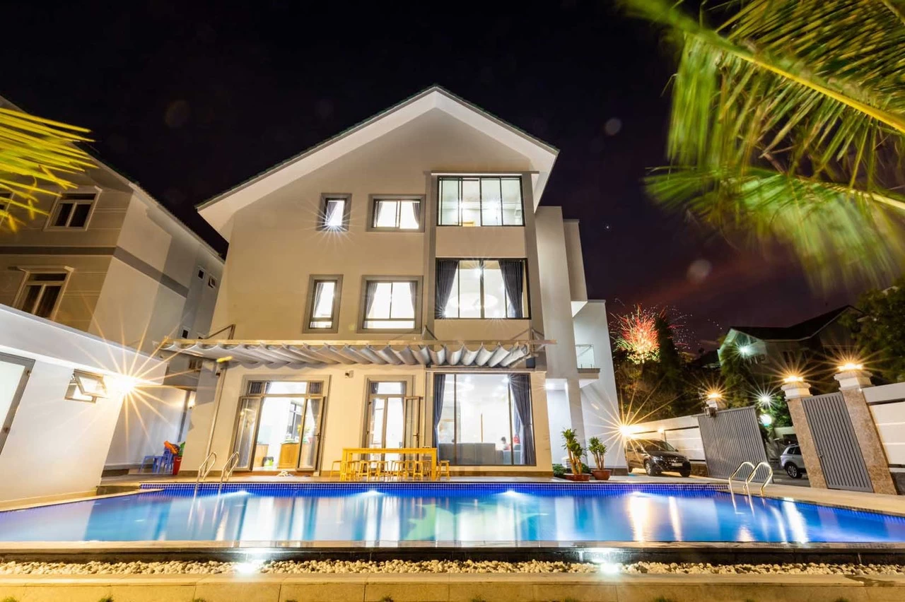 Villa Vũng Tàu khu Long Cung gồm 8 phòng ngủ có hồ bơi, bàn bida và sân nướng BBQ – VTRL16