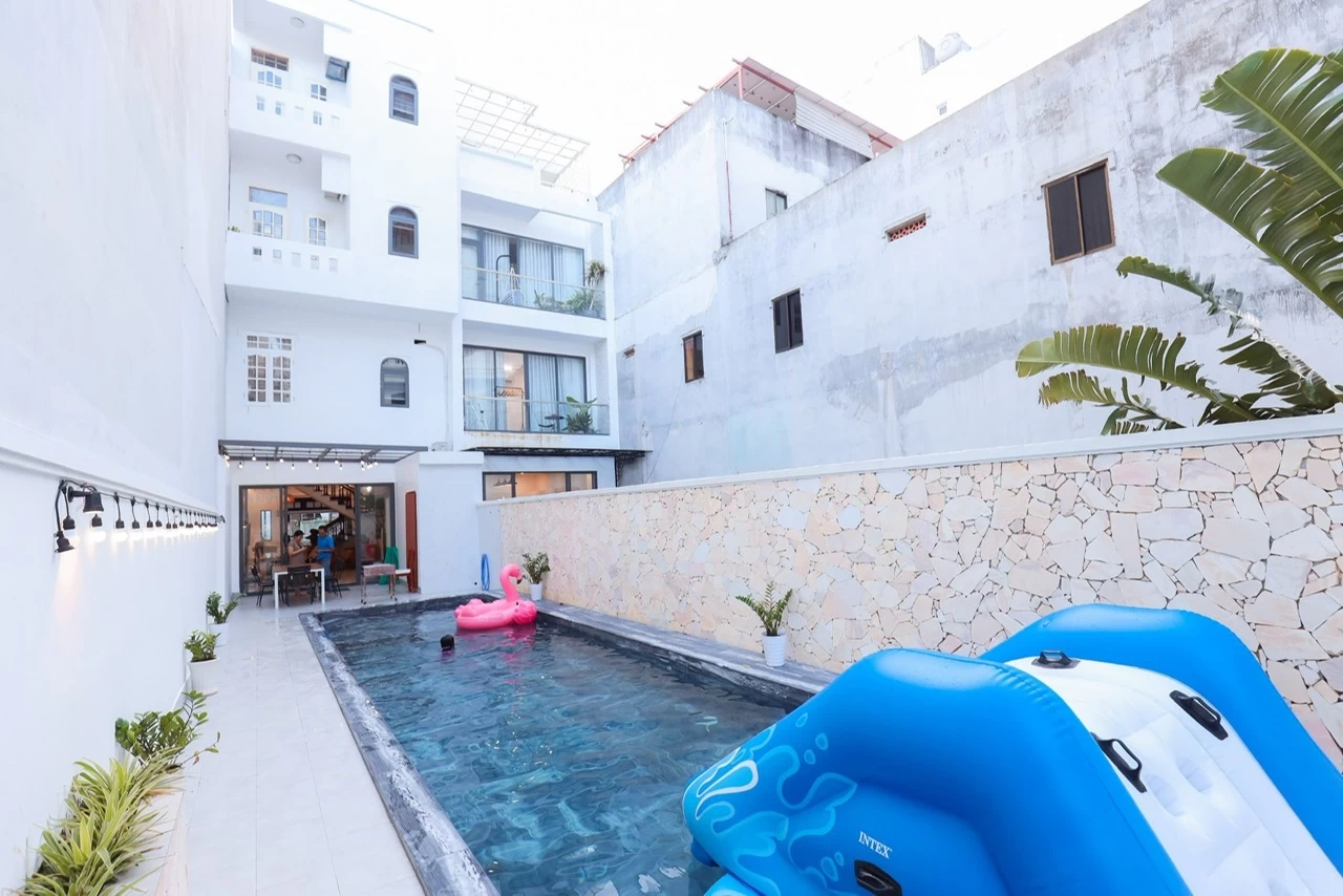 Villa hồ bơi cách bãi sau Vũng Tàu 100m có bàn bida, bi lắc, karaoke và sân nướng BBQ – VT14NH