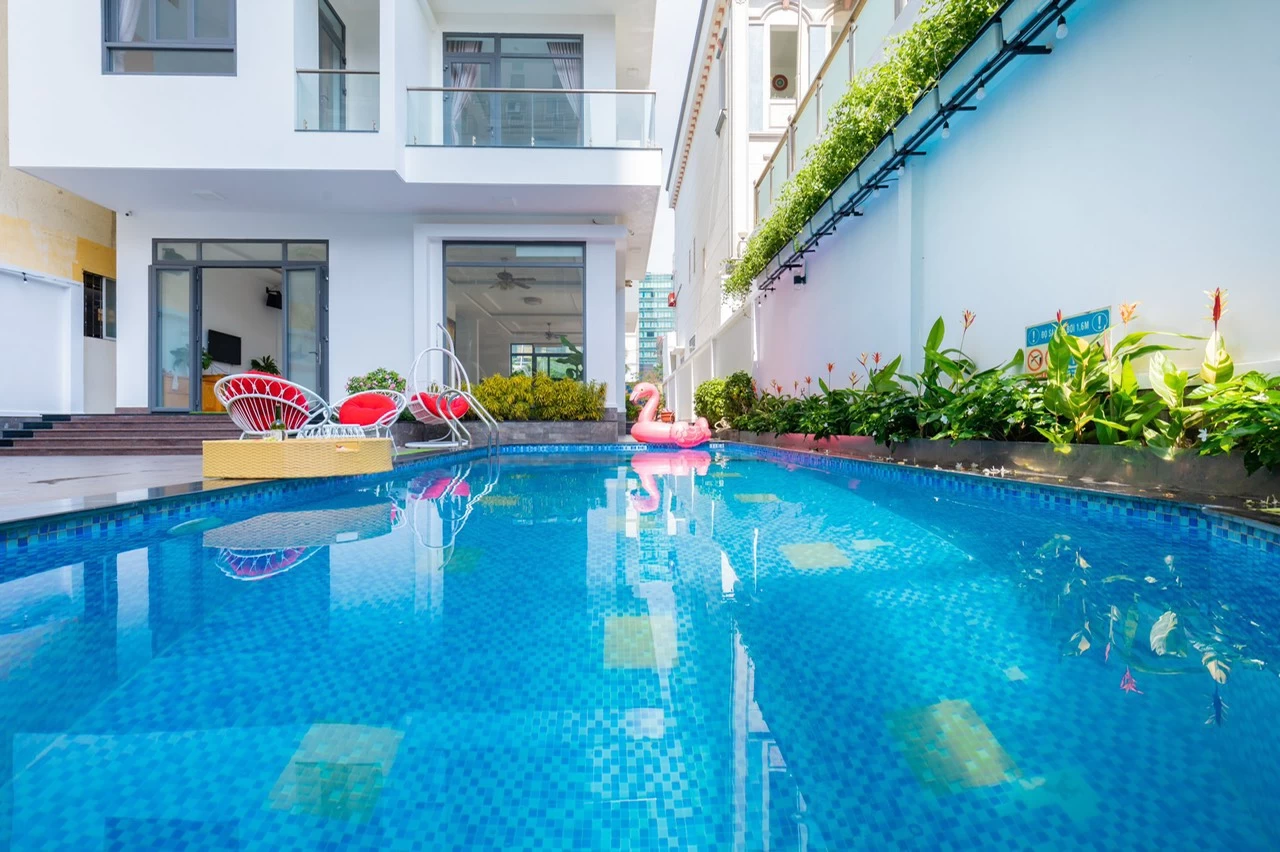 Villa Vũng Tàu cách bãi sau chỉ 100m có hồ bơi, bàn bida, karaoke và sân nướng BBQ – VT12KN