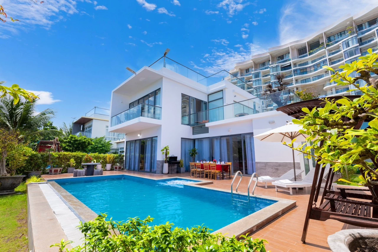 Villa hồ bơi Vũng Tàu cách biển 50m có bida và sân nướng BBQ ngoài trời – VT41