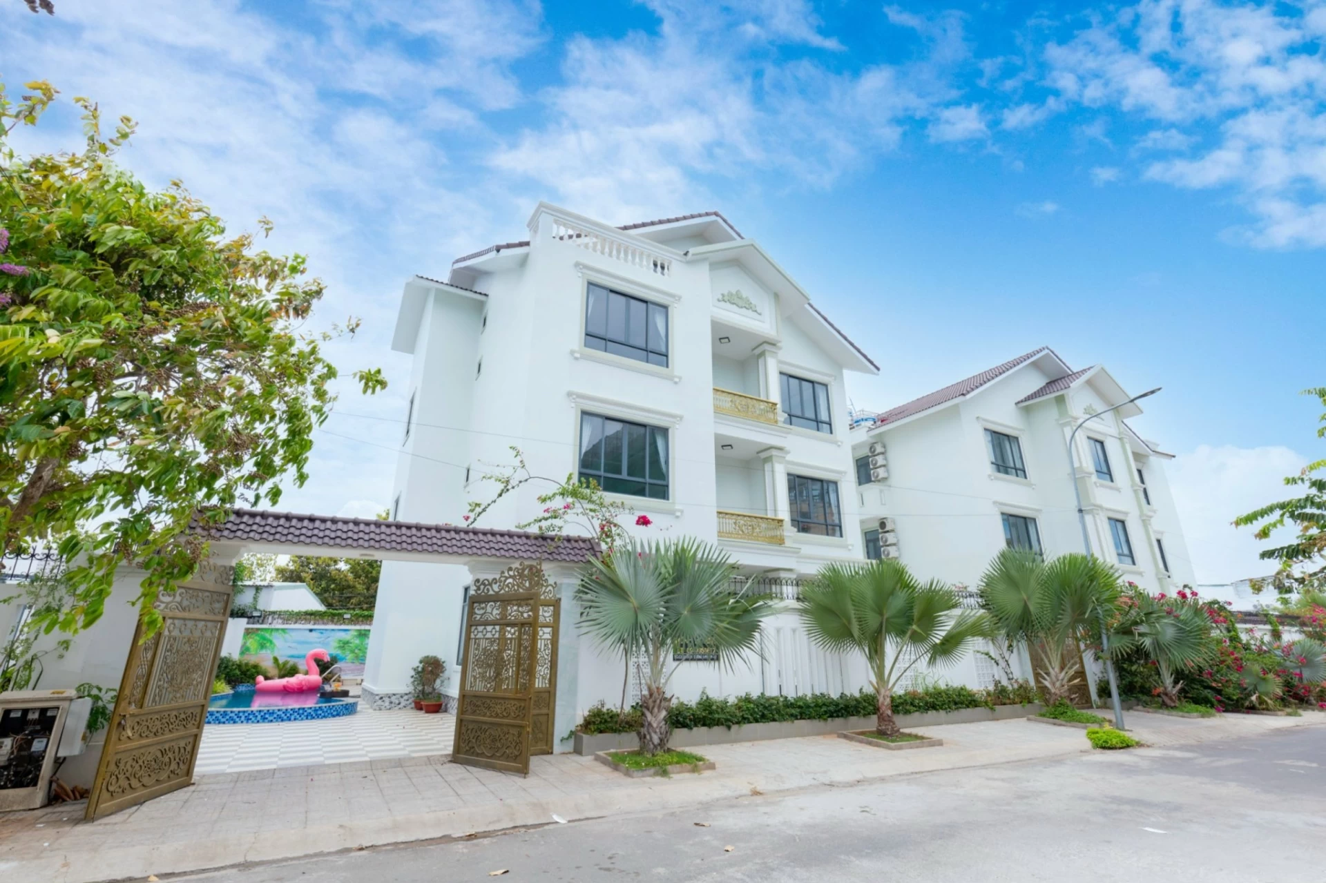 Villa hồ bơi Vũng Tàu 12 phòng ngủ có karaoke, bida và sân nướng BBQ ngoài trời – VTC2.52