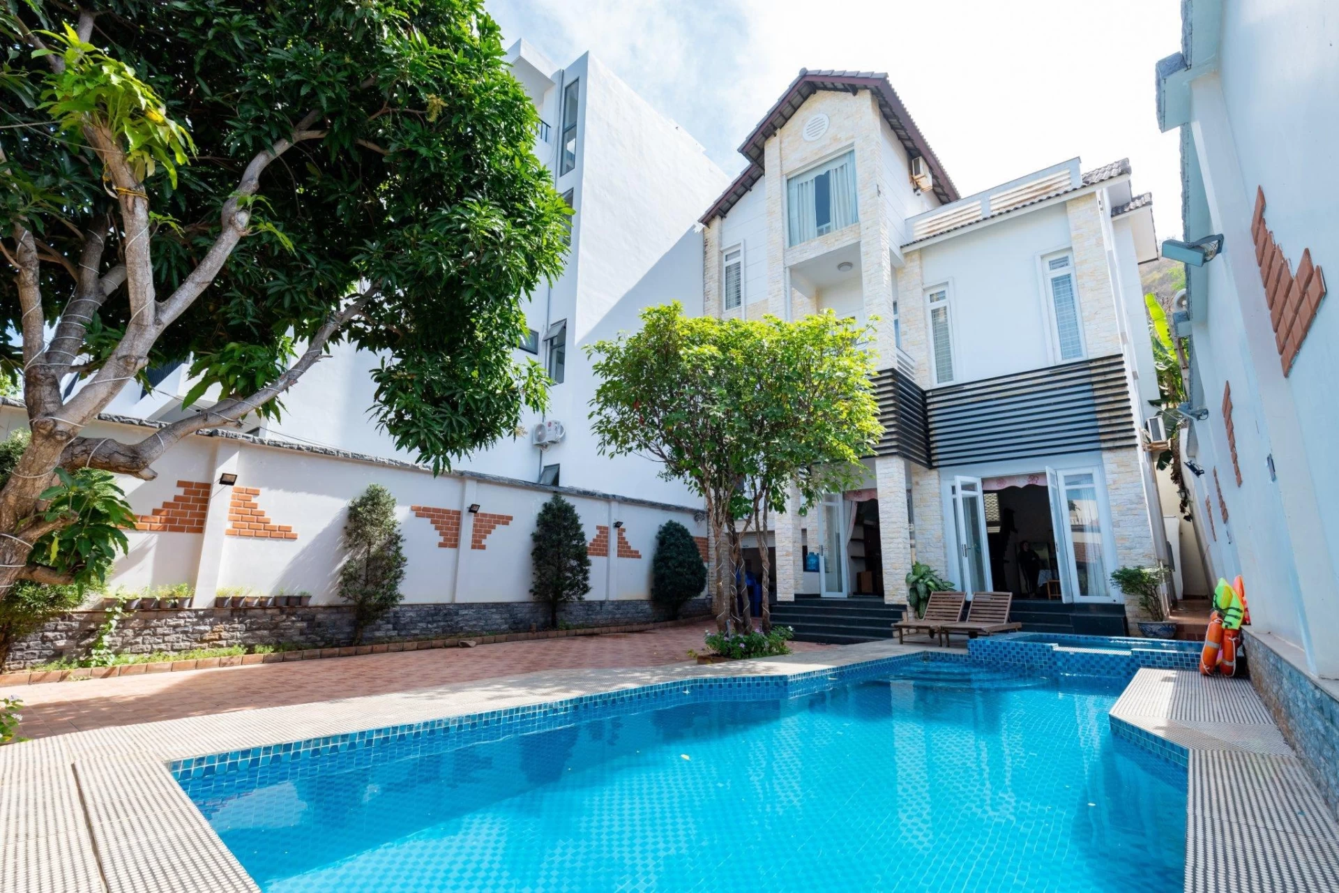 Villa hồ bơi cách bãi sau Vũng Tàu 250m có karaoke, bida và sân nướng BBQ ngoài trời – VT298-8PCT