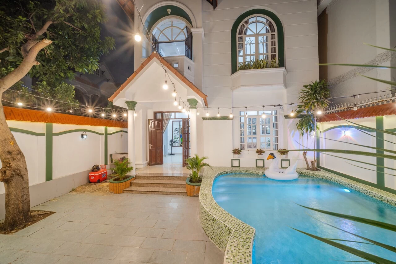 Villa hồ bơi Vũng Tàu 5 phòng ngủ cách biển 500m có sân nướng BBQ ngoài trời – VT28CLLQ