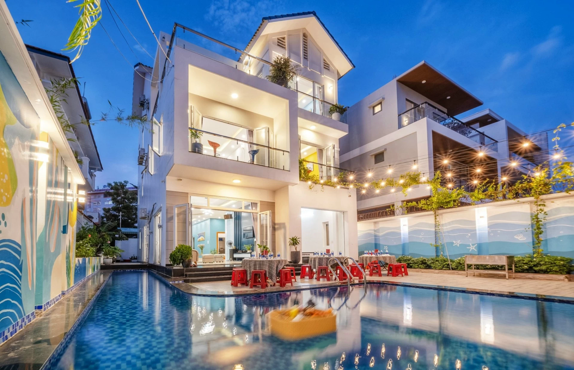 Villa hồ bơi Vũng Tàu cách biển 200m có karaoke, bàn bida, bi lắc và sân nướng BBQ ngoài trời – VT12ATS