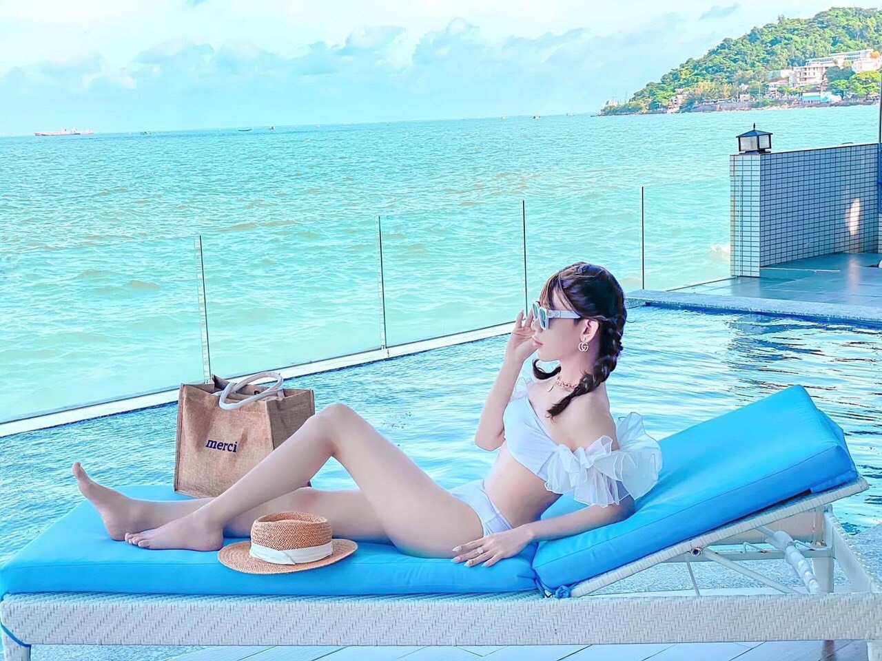 Cặp đôi lãng mạn tại villa Vũng Tàu view biển