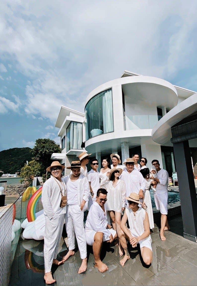 Gia đình vui vẻ tại villa Vũng Tàu phù hợp cho trẻ em